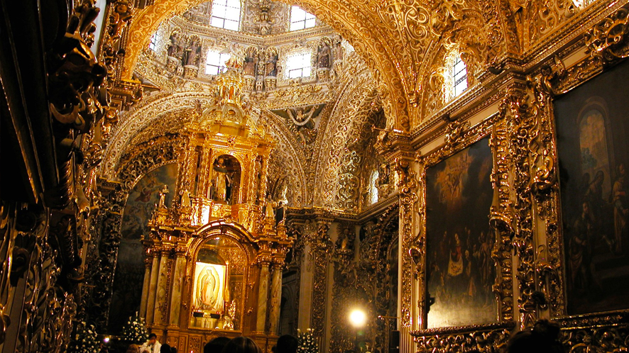 interior de la Capilla del Rosario en Puebla