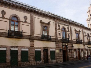 Visit the old Royal Hospital of San Juan de Dios