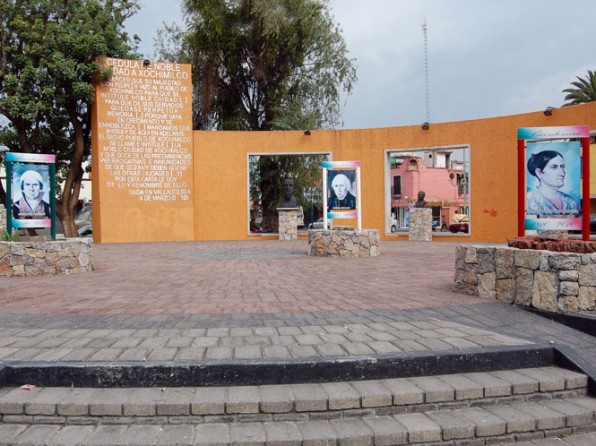 Visit the Rotunda of the Illustrious Characters of Xochimilco